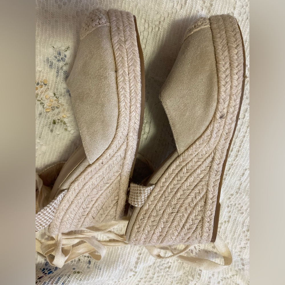 Women’s Size 37 Tan Espadrilles Wedge Sandals - Picture 4 of 4